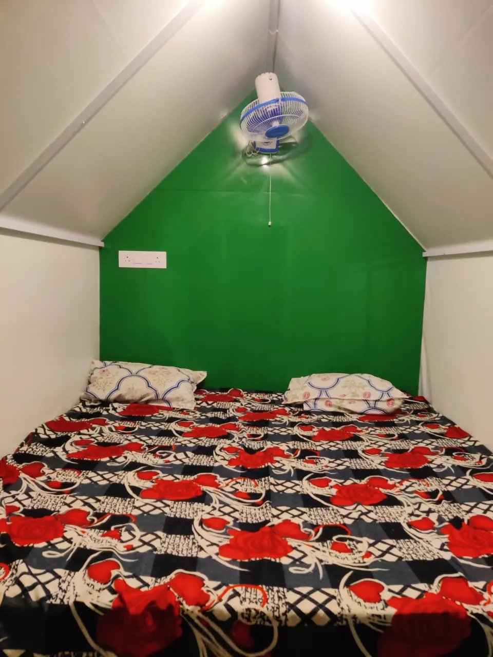 Triangle Cabin - Image 6